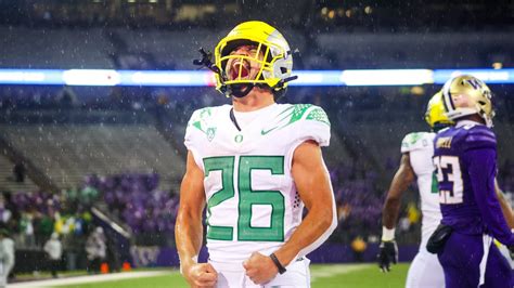 oregon washington rivalry|No. 4 Oregon Ducks Soundly Defeat Washington in Rivalry Game.